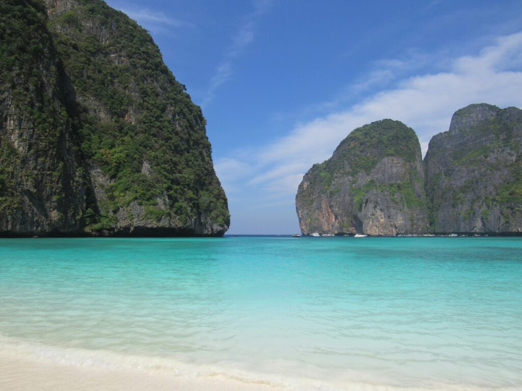 Thailand Islands vs Mainland: How the Trip Changes After the First Week