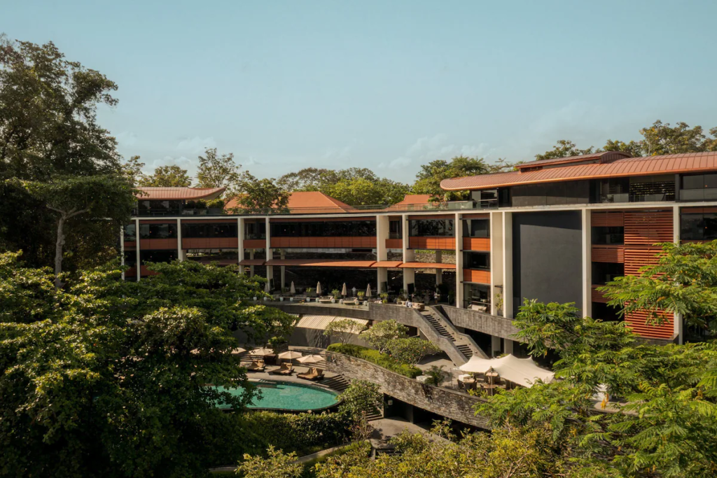 Capella Singapore Hotel: A Secluded Luxury Resort with Distance from the City