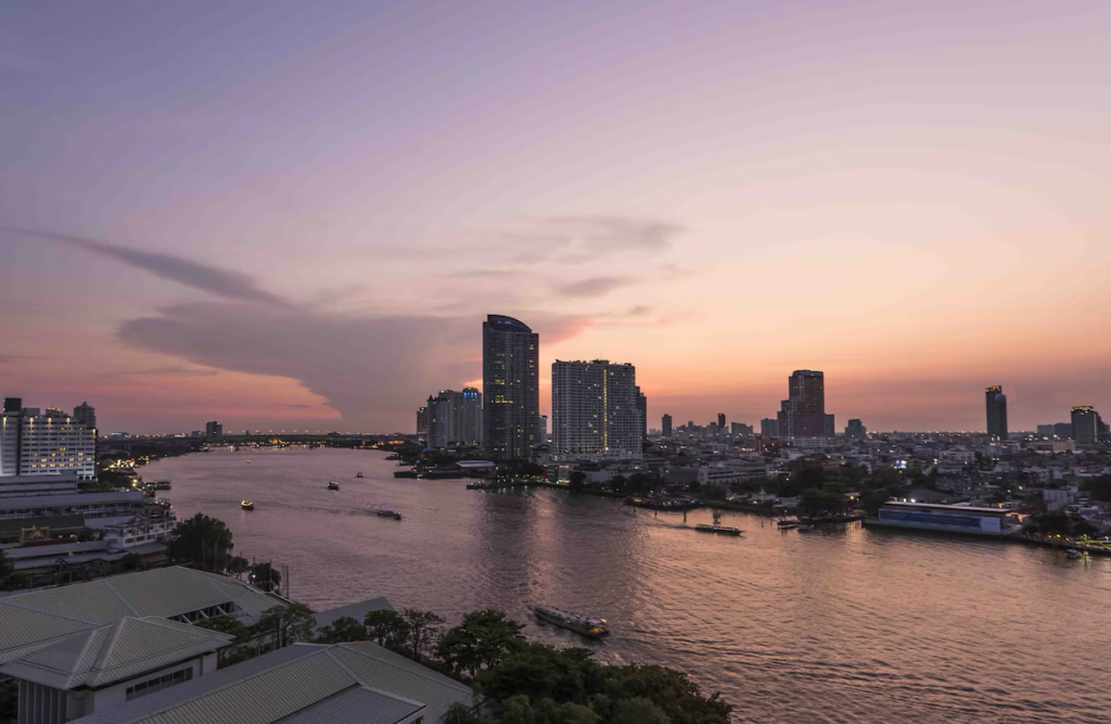 Where to Stay Along the Chao Phraya River: Riverside Hotels Reflecting the River’s Flow