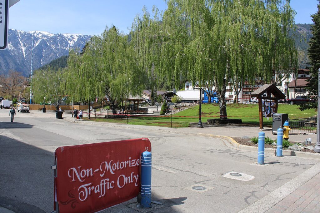 A peaceful, pedestrian-only park in Leavenworth, ideal for safe and relaxing kid-friendly activities