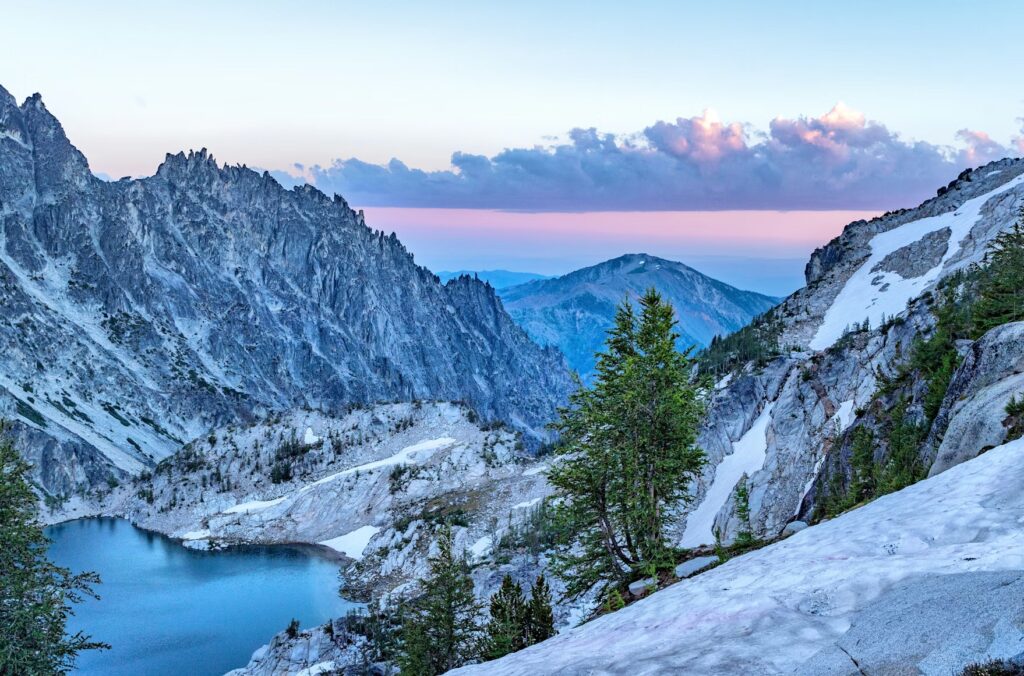 Alpine lakes and mountain peaks at sunset, a breathtaking backdrop for the best family vacations in the us