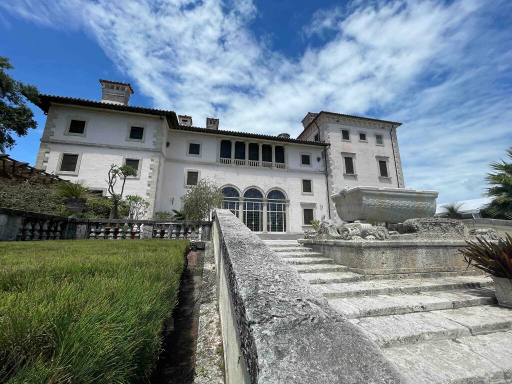 Stone steps leading up to the Italian Renaissance-style Vizcaya museum.
