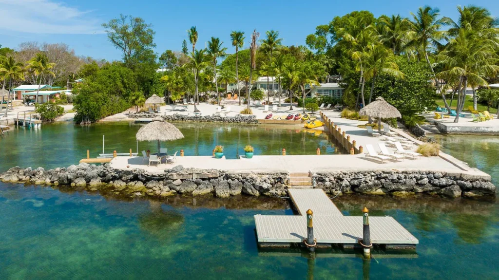 Bayfront pool at Florida resort in Key Largo for couples.