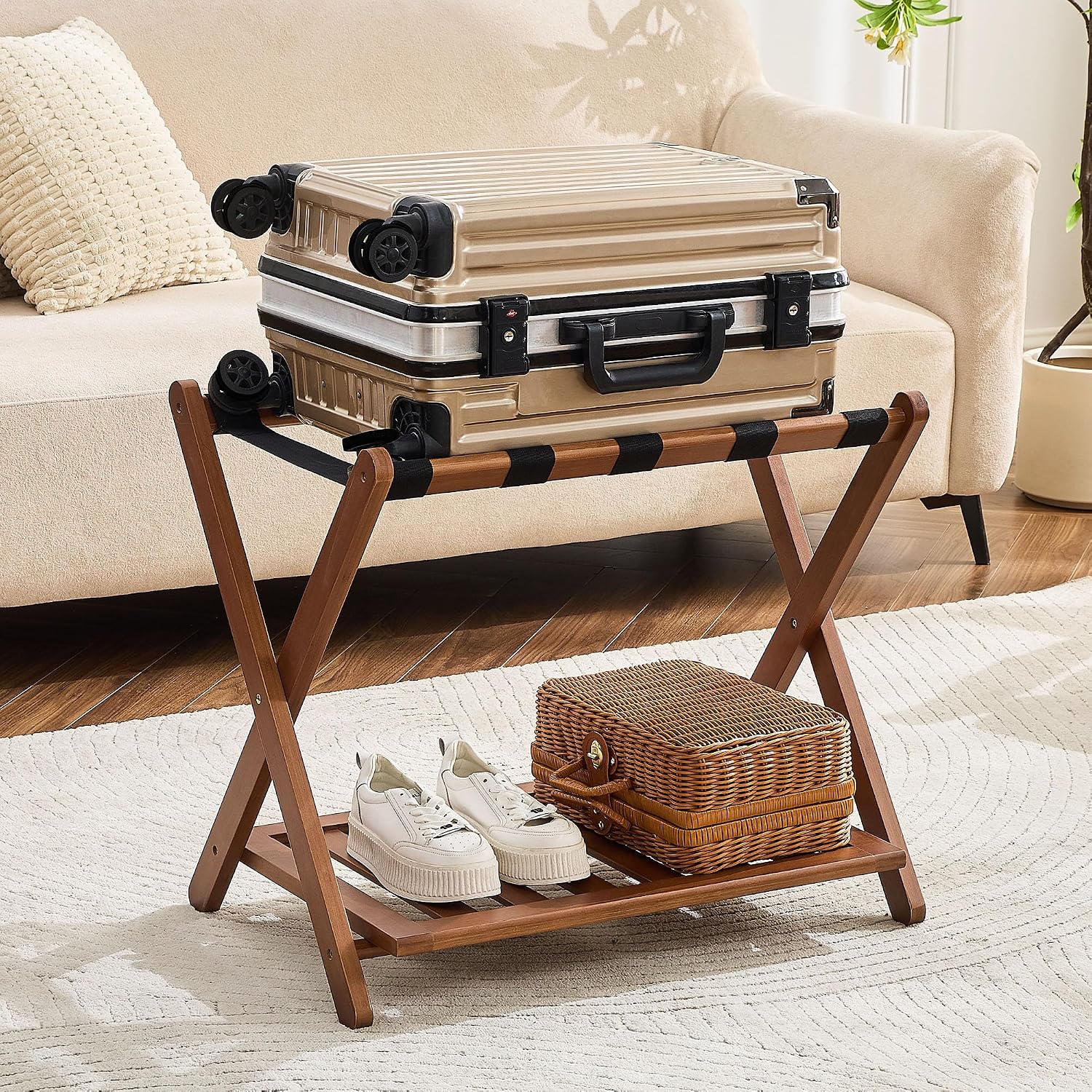 1. Oakvivo Bamboo Luggage Rack